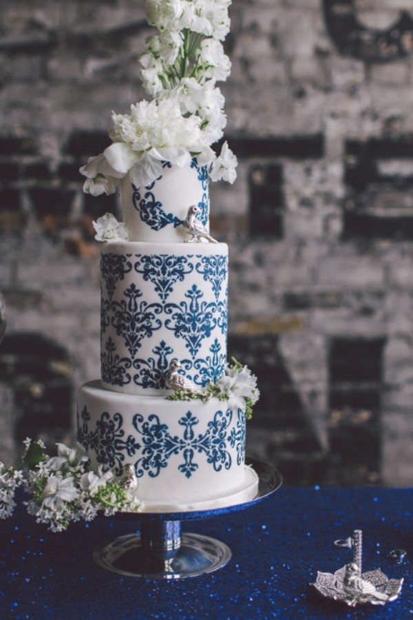 white-black-and-blue-chic-wedding