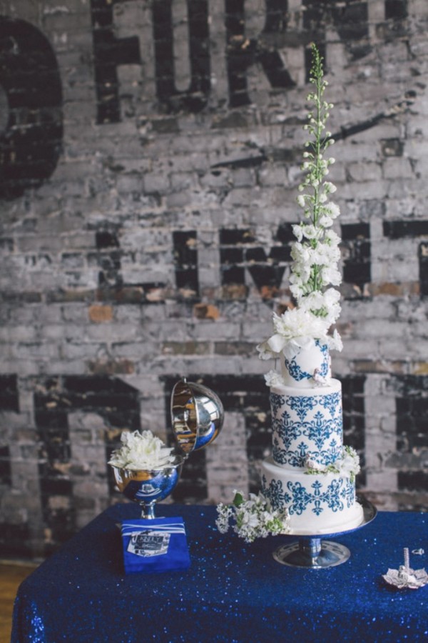 white-black-and-blue-chic-wedding