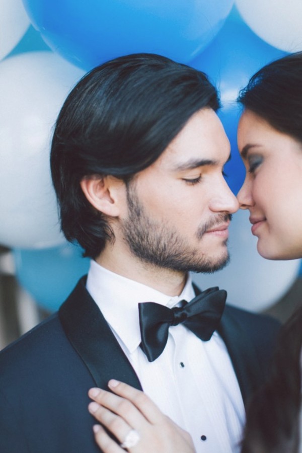 white-black-and-blue-chic-wedding