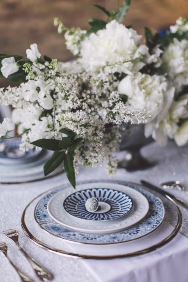 white-black-and-blue-chic-wedding
