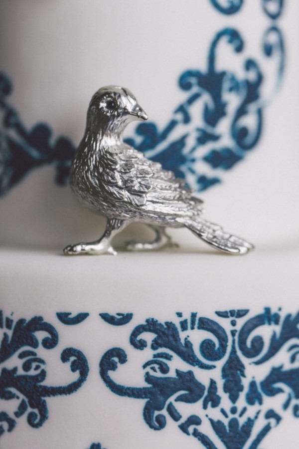 white-black-and-blue-chic-wedding