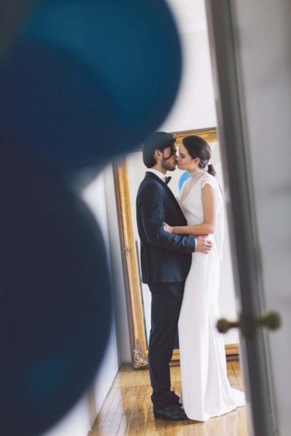 white-black-and-blue-chic-wedding