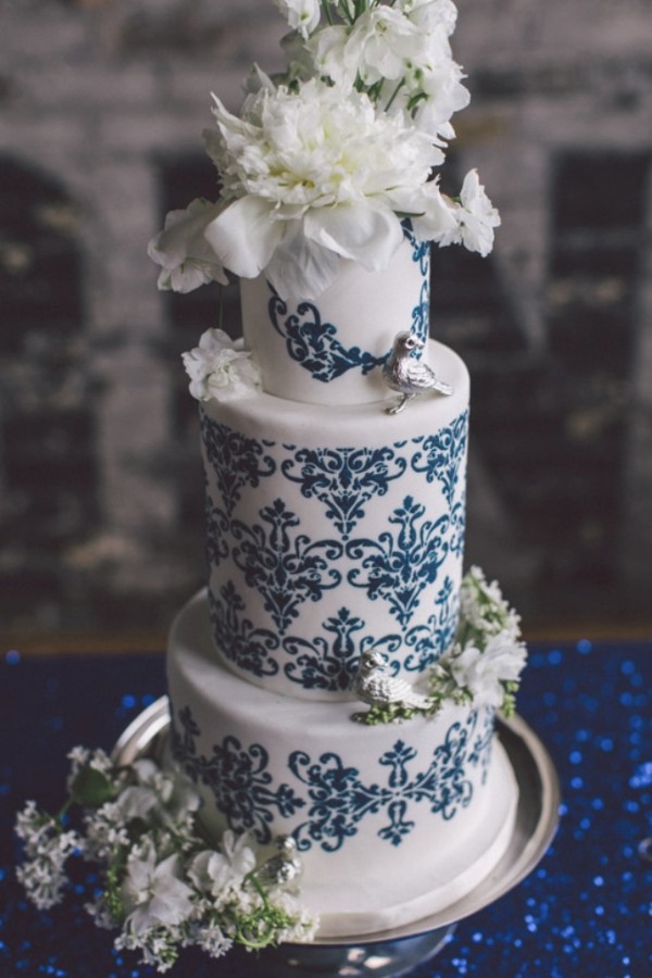 white-black-and-blue-chic-wedding