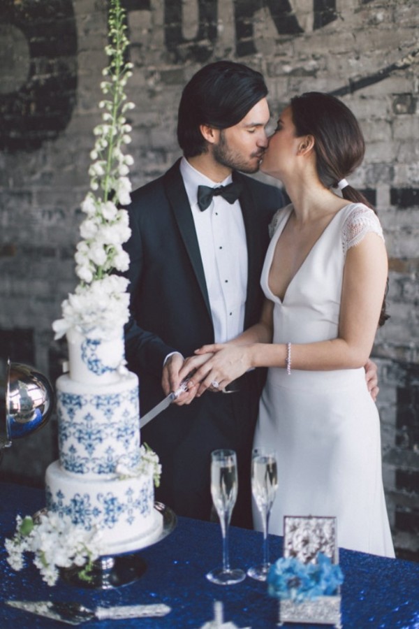white-black-and-blue-chic-wedding