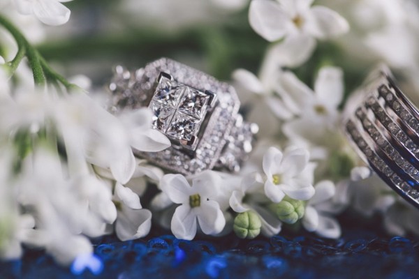 white-black-and-blue-chic-wedding