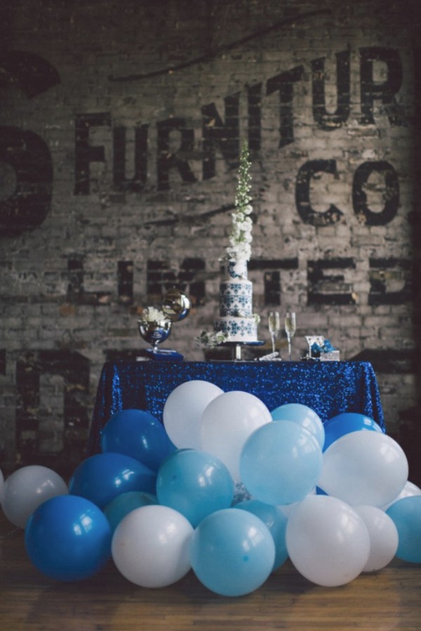 white-black-and-blue-chic-wedding