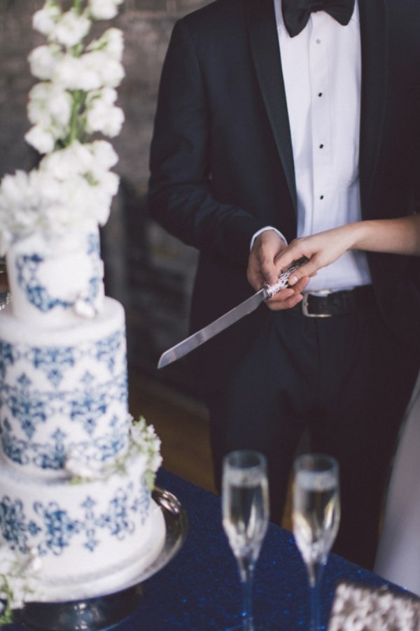 white-black-and-blue-chic-wedding