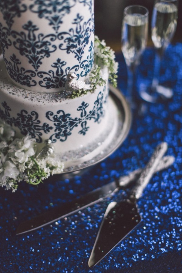 white-black-and-blue-chic-wedding