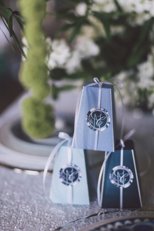 white-black-and-blue-chic-wedding