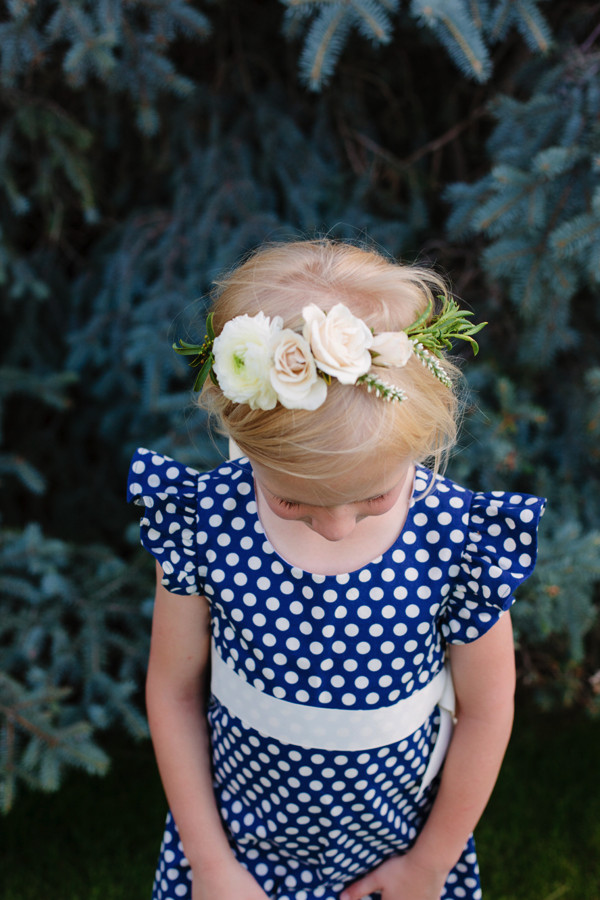 blue-and-white-backyard-wedding