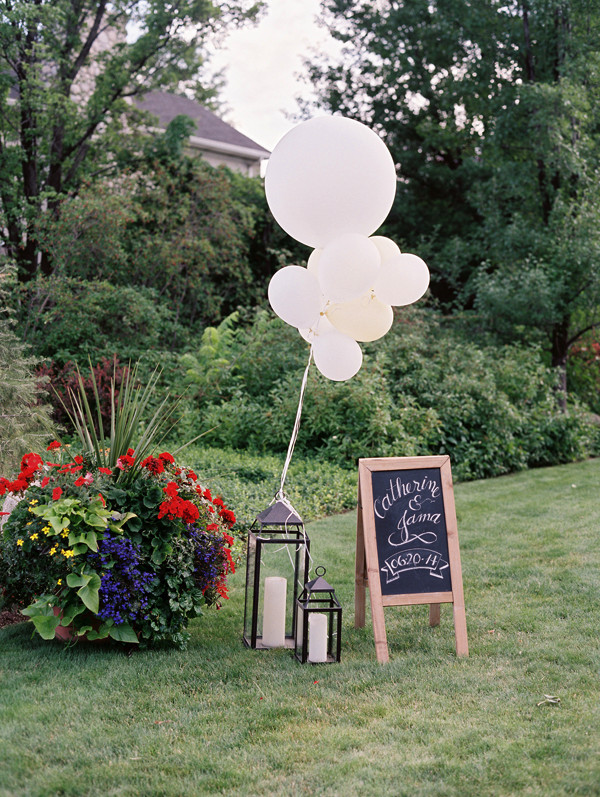 blue-and-white-backyard-wedding