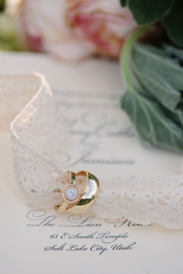 blue-and-white-backyard-wedding