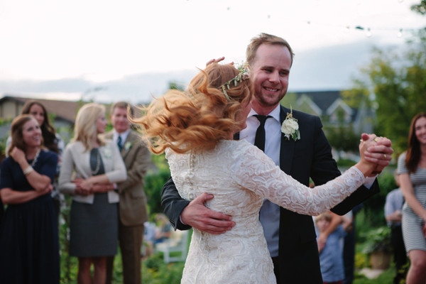 blue-and-white-backyard-wedding