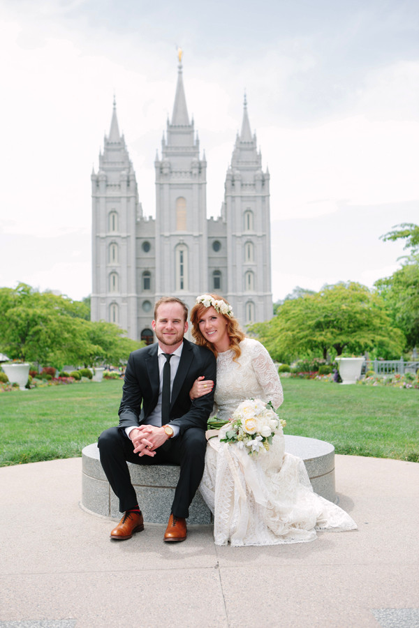 blue-and-white-backyard-wedding