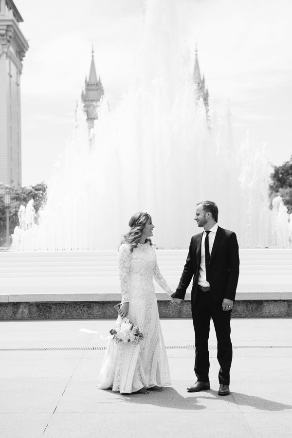 blue-and-white-backyard-wedding