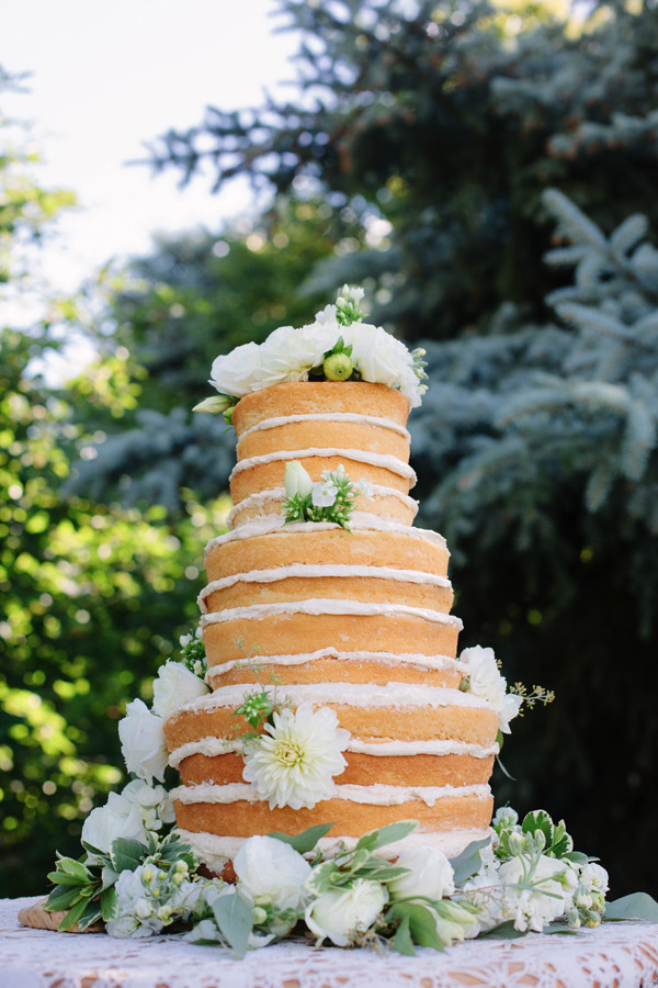 blue-and-white-backyard-wedding