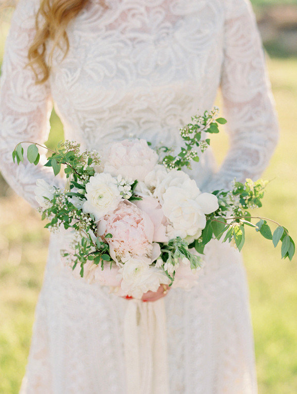 blue-and-white-backyard-wedding