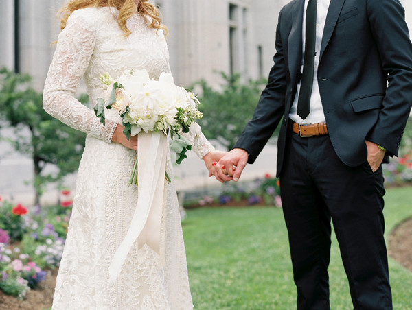 blue-and-white-backyard-wedding