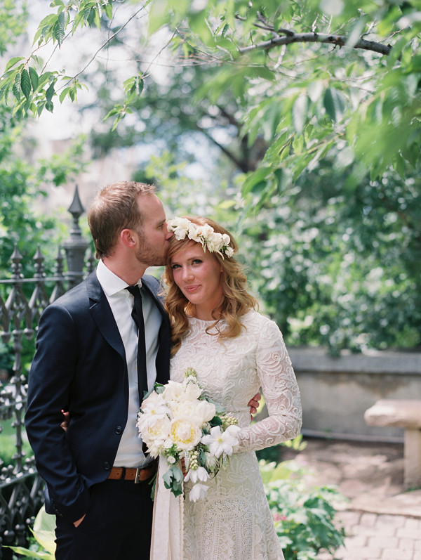 blue-and-white-backyard-wedding