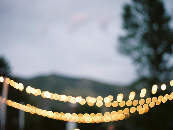 blue-and-white-backyard-wedding