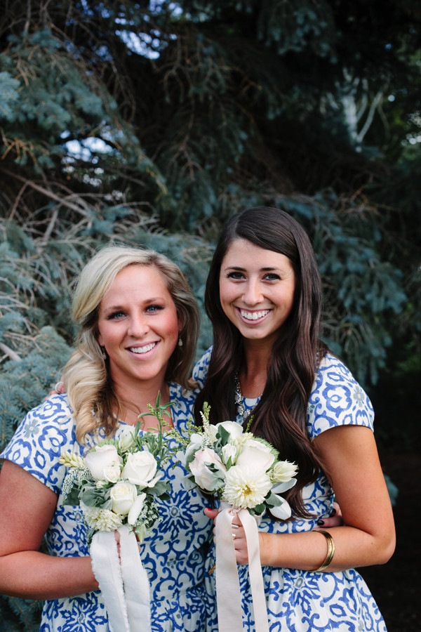 blue-and-white-backyard-wedding