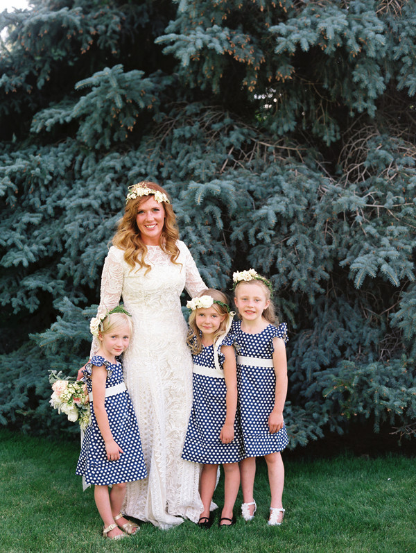 blue-and-white-backyard-wedding