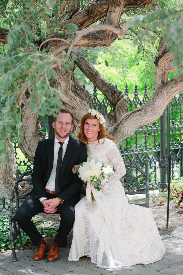 blue-and-white-backyard-wedding