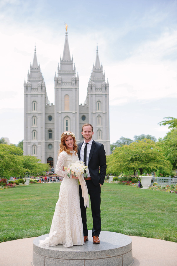 blue-and-white-backyard-wedding