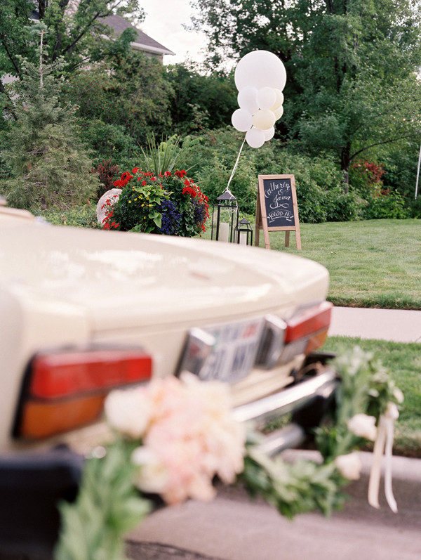 blue-and-white-backyard-wedding
