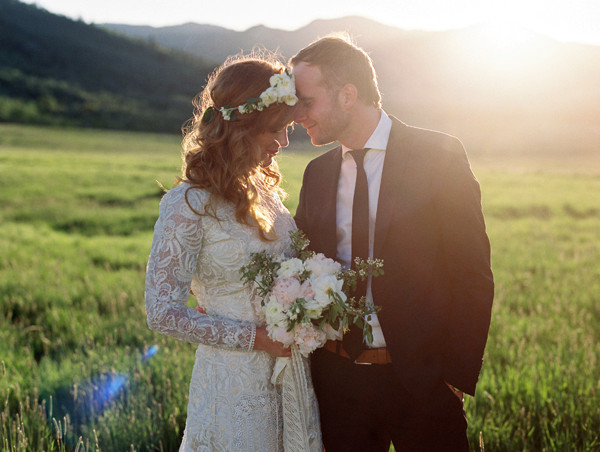 blue-and-white-backyard-wedding