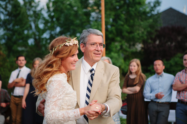 blue-and-white-backyard-wedding