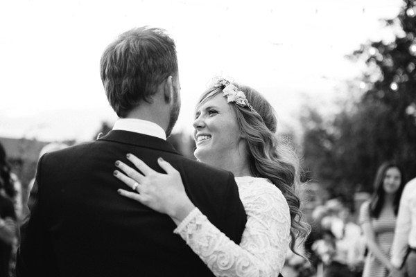 blue-and-white-backyard-wedding