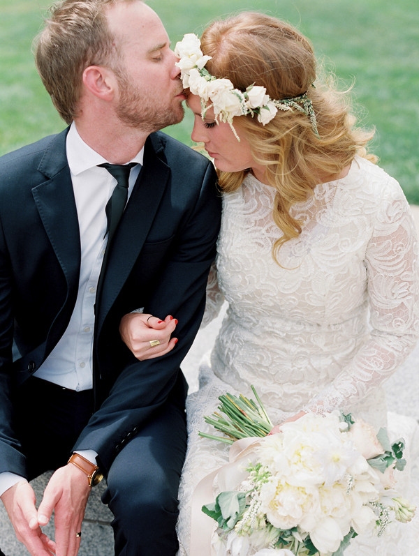 blue-and-white-backyard-wedding