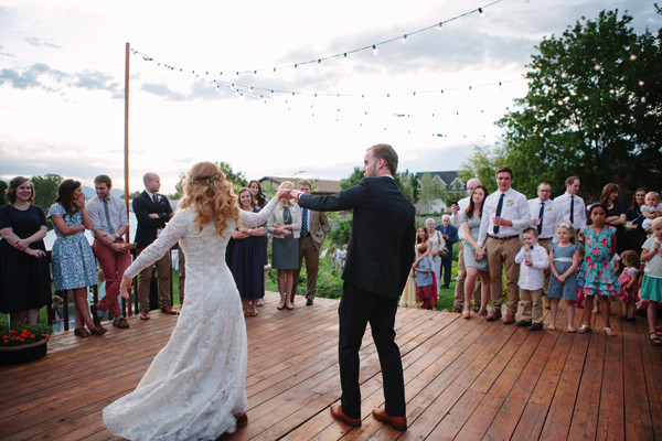 blue-and-white-backyard-wedding