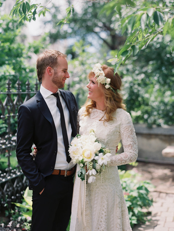 blue-and-white-backyard-wedding
