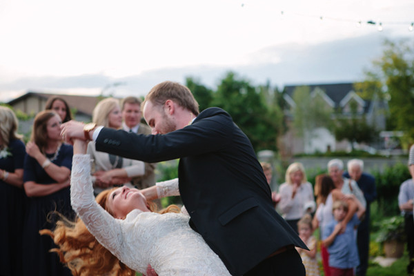 blue-and-white-backyard-wedding