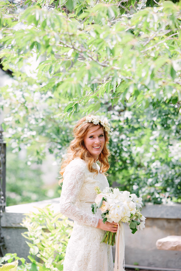 blue-and-white-backyard-wedding