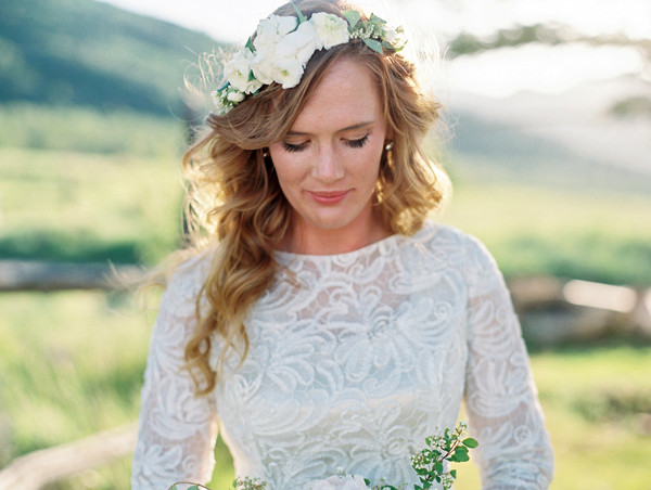 blue-and-white-backyard-wedding