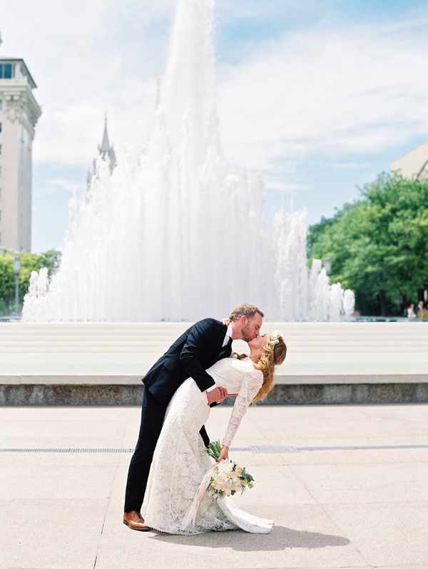 blue-and-white-backyard-wedding