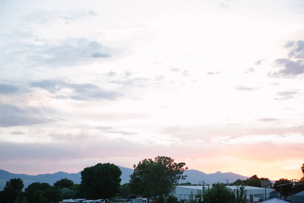 blue-and-white-backyard-wedding