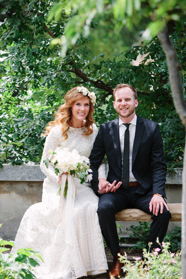 blue-and-white-backyard-wedding