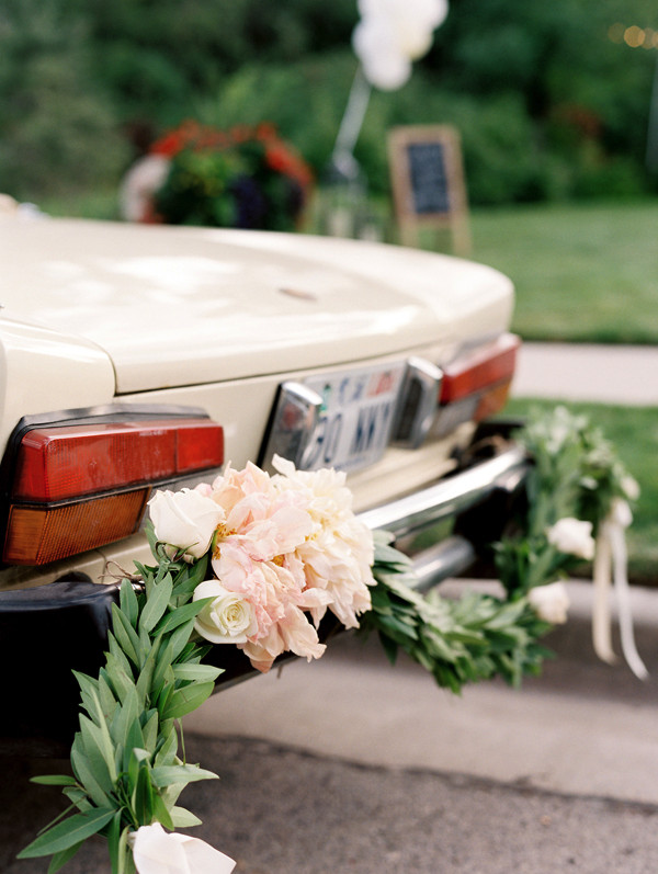 blue-and-white-backyard-wedding