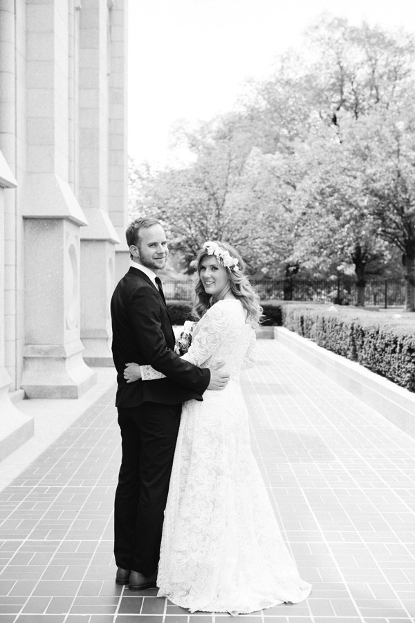 blue-and-white-backyard-wedding