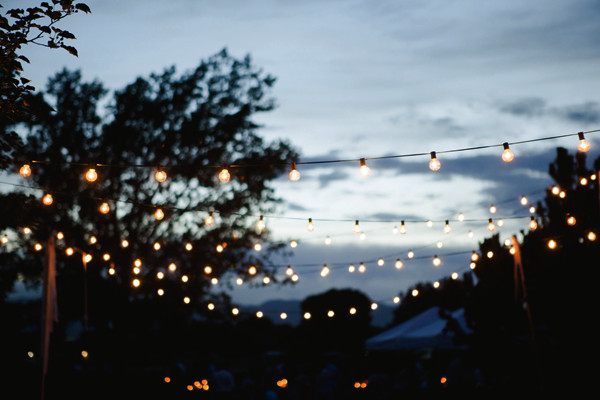 blue-and-white-backyard-wedding