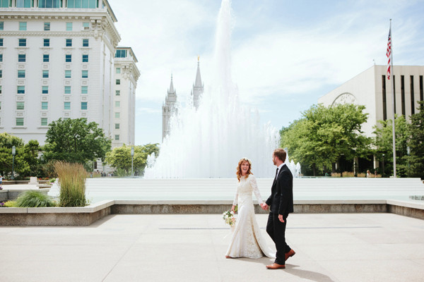 blue-and-white-backyard-wedding