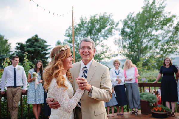 blue-and-white-backyard-wedding