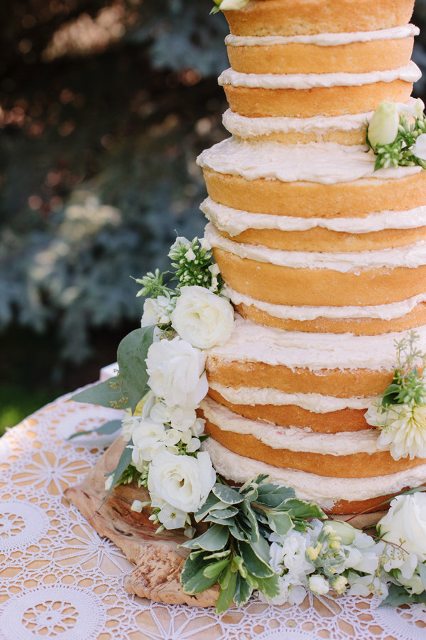 blue-and-white-backyard-wedding