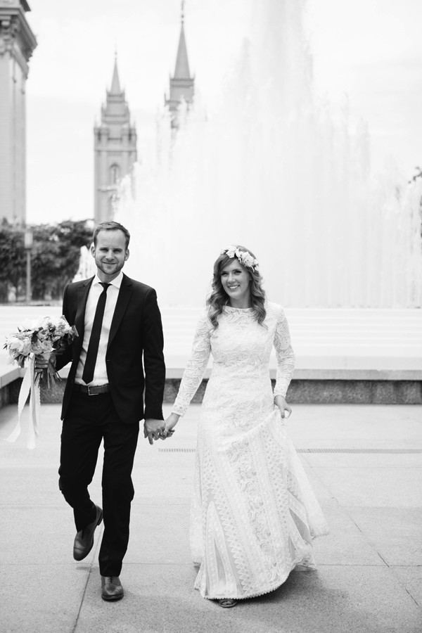 blue-and-white-backyard-wedding