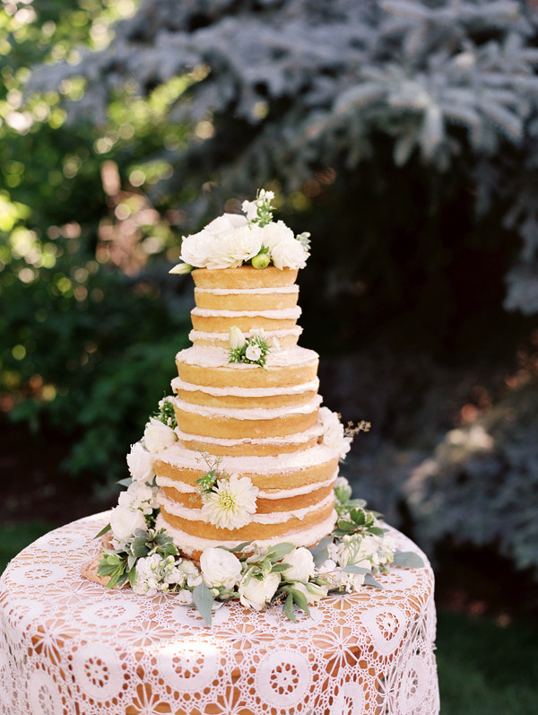 blue-and-white-backyard-wedding