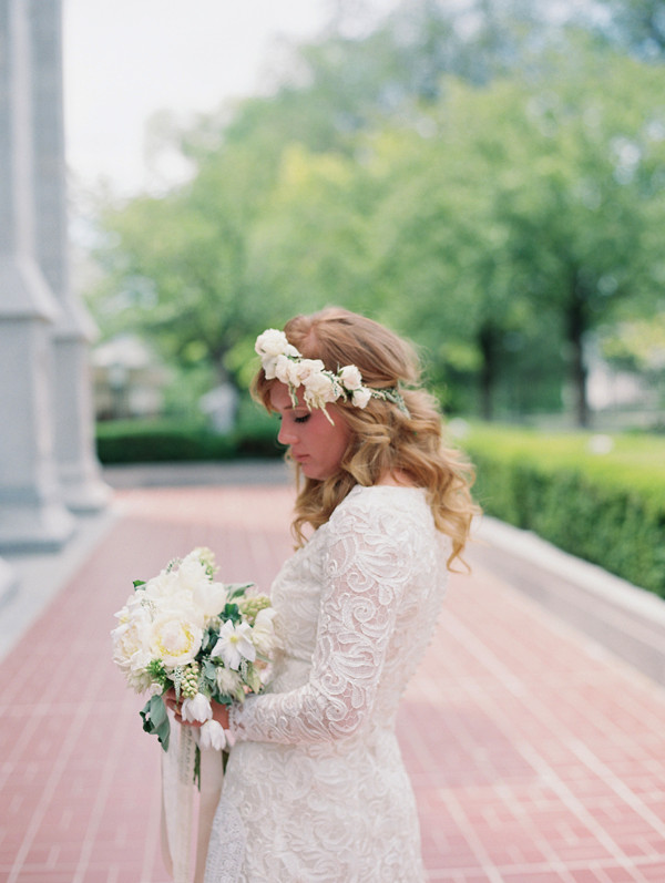 blue-and-white-backyard-wedding
